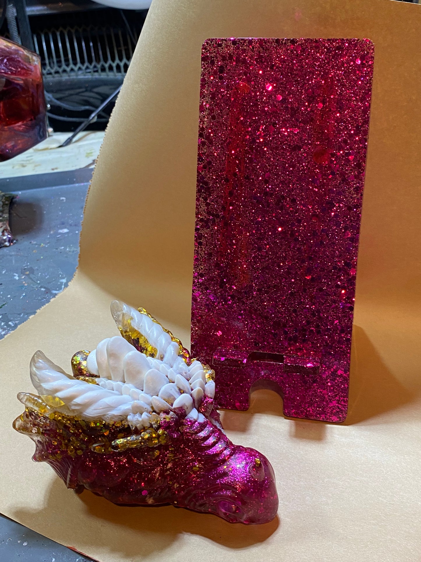 Phone stand w/dragon head